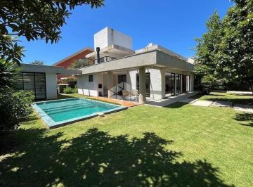 Casa · 512m² · 5 Quartos · 4 Vagas · CASA DE ALTO PADRÃO À VENDA NO CAMPECHE | 4 SUÍTES | FLORIANÓPOLIS - 100% MOBILIADO