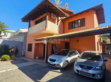 Casa · 210m² · 4 Quartos · 2 Vagas · Casa de 2 pisos no Centro de Sao Jose com 4 quartos