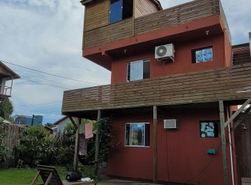 Casa , Imbituba · Oportunidade na Entrada do Rosa: Casa Frente Lagoa com Piscina por R$ 2.500