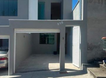 Casa · 100m² · 2 Quartos · 1 Vaga · Casa Duplex com 2 Quartos, Varanda, Garagem e Área Externa – Moderna e Bem Iluminada