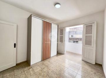 Apartamento · 49m² · 1 Quarto · 1 Quarto com Elevador, varandinha, Poucos Passos do Mar no Boqueirão em Santos