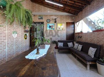 Casa · 234m² · 3 Quartos · 2 Vagas · Sobrado charmoso à venda na Vila Amorim em Suzano!