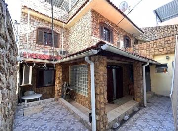 Casa · 66m² · 3 Quartos · Casa 3 Quartos com Terraço, Churrasqueira | Vista Alegre