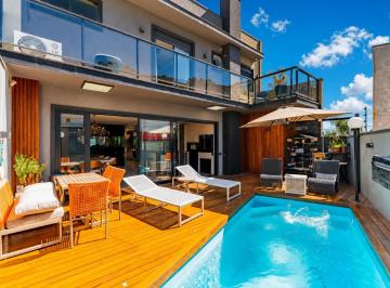 Casa · 246m² · 4 Quartos · 5 Vagas · Casa Mobiliada em Condominio com 4 suítes, Piscina e 245m2 para alugar - Santa Candida, Curitiba
