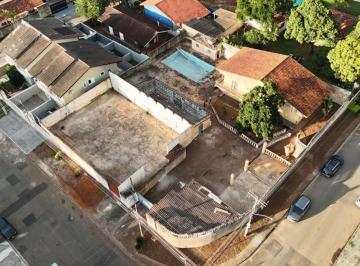 Casa · 720m² · 2 Quartos · Oportunidade no Jardim dos Pinheiros: Propriedade com Potencial de Desenvolvimento em Atibaia/SP Se
