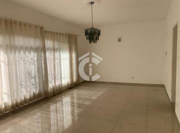 Casa · 200m² · 3 Quartos · 4 Vagas · Casa Térrea Ampla, Quintal Arborizado e 4 Vagas. Excelente Oportunidade disponível Venda e Locação.