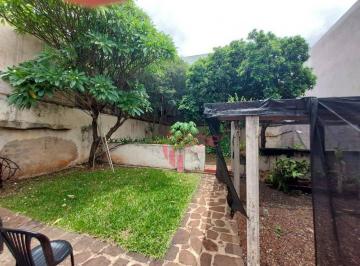 7f3d4b82f0b0927642d0e18492b16f035e494c79 · Sobrado para Vender ou Alugar de 03 Quartos no Centro de Ribeirão Preto com Quintal.