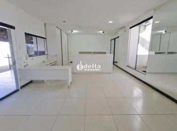 Comercial · 106m² · 1 Quarto · 4 Vagas · Casa comercial disponível para locação no bairro Jardim Holanda em Uberlândia-MG