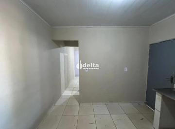 Casa · 140m² · 2 Quartos · 4 Vagas · Casa com 2 quartos disponível para locação no bairro Morumbi em Uberlândia-MG