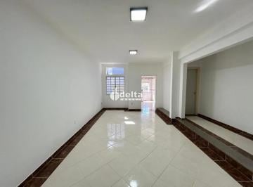 Casa · 300m² · 4 Quartos · 7 Vagas · Casa estilo sobrado, com 4 quartos sendo 2 suítes, disponível para locação no bairro Chácaras Tubali