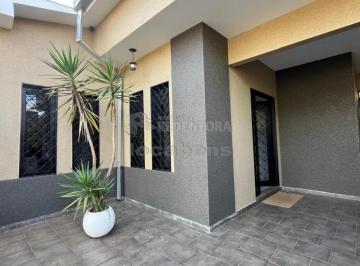 Casa · 240m² · 4 Quartos · 2 Vagas · Casa Residencial a venda com 04 quartos, sendo 01 suíte, 03 banheiros e terraço