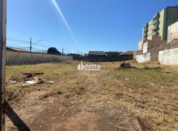 Comercial · 1203m² · Área disponível para venda no bairro Martins em Uberlândia-MG
