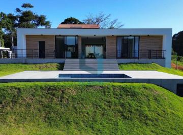 Casa · 195m² · 3 Quartos · 2 Vagas · Casa Alto Padrão em Penedo, Itatiaia/RJ