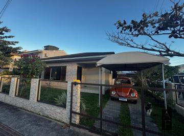Casa · 2 Quartos · 2 Vagas · Casa para alugar no bairro Centro - Garopaba/SC