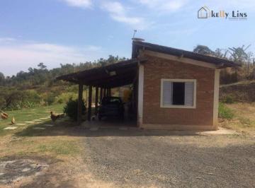 3fe5665d421c668ae3f9868dfc7b7c7d9c870e8e · Graciosa chácara à venda em Serra Negra, próximo ao centro, com área 5.600m², casa simples com 02 do