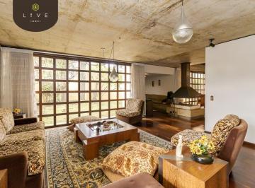 Casa · 558m² · 4 Quartos · 5 Vagas · Casa com 04 quartos, suíte, piscina e área gourmet à venda no bairro Vista Alegre em Curitiba/PR.