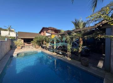1cb8ba15d48ffbceac295843e7b087a55de5baa7 · Casa Térrea com Piscina e Amplo Terreno à Venda em Boiçucanga