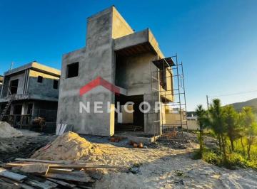 Casa · 130m² · 3 Quartos · 2 Vagas · Sobrado em Alameda Caminho dos Areais - São João do Rio Vermelho - Florianópolis/SC
