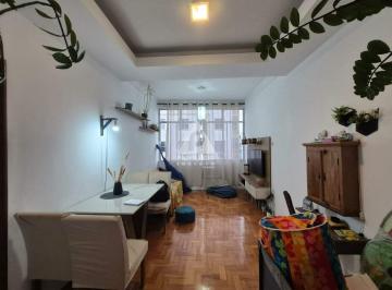 Apartamento · 66m² · 2 Quartos · Apartamento à venda no Humaitá com 2 quartos e reformado!