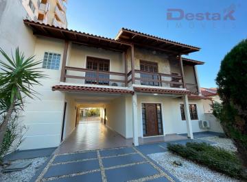 Comercial · 600m² · 2 Quartos · 1 Vaga · Casa Comercial em Centro - Biguaçu