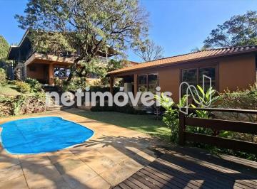 Piscina · Montanha com casa bosque e piscina no Retiro do Chalé, na paz, para curtir filho