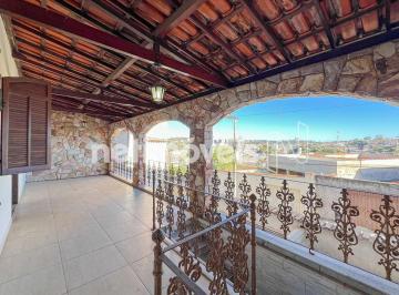 Casa · 321m² · 4 Quartos · 3 Vagas · Casa de 4 quartos à Venda no Aparecida!