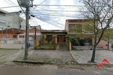 Casa · 104m² · 2 Quartos · 2 Vagas · Casa com 104 m2, c/2 dorms., depend. empreg com banh. vaga 2 carros, canil, Bair