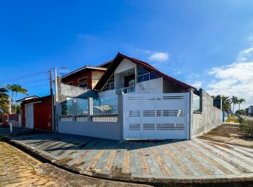 Casa · 185m² · 5 Quartos · 4 Vagas · "Casa Ampla a 300m da Praia em Peruíbe"