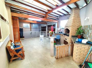 Casa · 130m² · 3 Quartos · 3 Vagas · Sobrado com 3 dormitórios, sendo 1 suíte, 3 vagas cobertas na Vila Nivi.