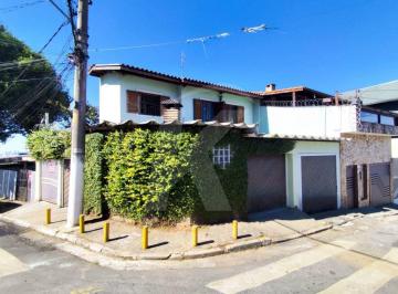 Casa · 130m² · 3 Quartos · 3 Vagas · Sobrado com 3 dormitórios, sendo 1 suíte, 3 vagas cobertas na Vila Nivi.