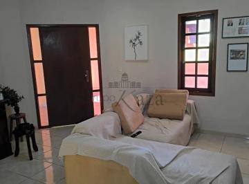 Casa · 217m² · 3 Quartos · 2 Vagas · Oportunidade - Casa em Condomínio - Eugênio de Melo - Residencial Jardim das Flores - 3 Dormitórios