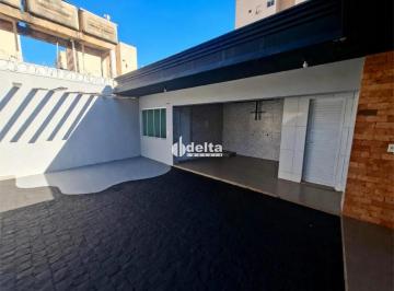 Casa · 200m² · 3 Quartos · 3 Vagas · Casa com 3 quartos sendo 1 suíte disponível para venda no bairro Martins em Uberlândia-MG
