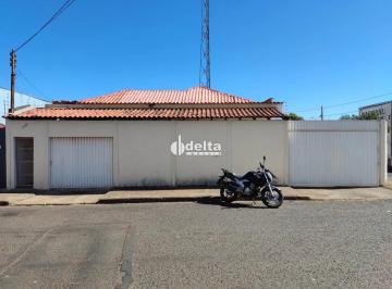 Comercial · 1m² · 3 Quartos · 2 Vagas · Casa residencial com 3 quartos sendo 1 suíte, disponível para locação no bairro Marta Helena em Uber