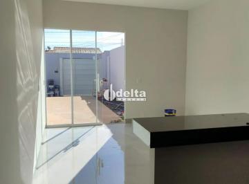 Casa · 115m² · 2 Quartos · 2 Vagas · Casa com 3 quartos sendo 1 suíte disponível para venda ano bairro em Uberlândia-MG