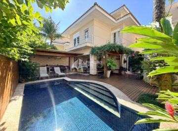 Casa · 165m² · 5 Quartos · 3 Vagas · Casa de Condomínio com 5 suítes a 80m da praia da Baleia