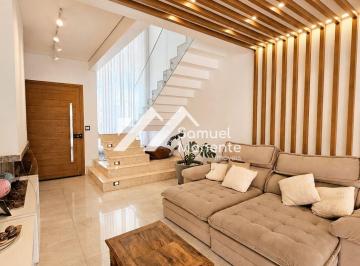 Casa · 225m² · 3 Quartos · 4 Vagas · Porteira fechada