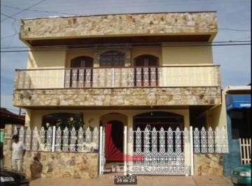 Casa · 190m² · 4 Quartos · 2 Vagas · Casa para venda em Centro de 190.00m² com 4 Quartos, 1 Suite e 2 Garagens