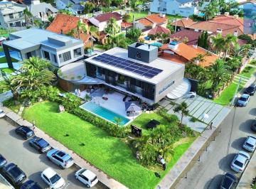 Casa · 601m² · 5 Quartos · 4 Vagas · Mansão em Atlântida