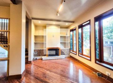 Esta encantadora casa oferece um espaço amplo de 226 metros quadrados, ideal par · Casa à Venda - Campo Belo, 2 Quartos, 226 m2