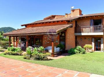 Casa · 5 Quartos · 4 Vagas · Villa Charme — Simples no que importa, completa no que faz viver o Jardim Acapulco.