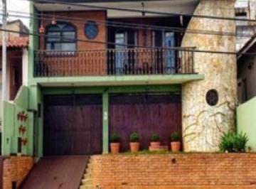 Casa · 252m² · 3 Quartos · 3 Vagas · Imperdível oportunidade de adquirir casa de 3 quartos na Vila Assis, Sorocaba-SP! 252m² e 3 vagas de