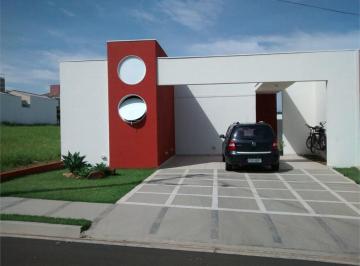 Casa · 150m² · 3 Quartos · 4 Vagas · Casa em Condomínio de Alto Padrão no Centro de Araçoiaba da Serra-SP: 3 quartos, 1 suíte, 1 sala, 4