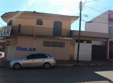 Casa · 350m² · 3 Quartos · 3 Vagas · Casa à venda em Itapeva-SP: 3 quartos, 1 suíte, 1 sala, 2 banheiros, 3 vagas de garagem, 350m² de ár