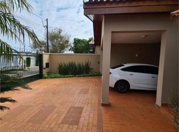 Casa · 277m² · 2 Quartos · 3 Vagas · Casa à venda em Itapetininga-SP, Jardim Colombo: 2 quartos, 2 suítes, 2 salas, 3 banheiros, 3 vagas,
