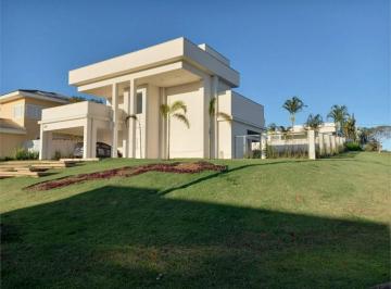 Casa · 230m² · 3 Quartos · 4 Vagas · Imperdível casa à venda em Sorocaba-SP, bairro Caguassu: 3 quartos, 3 suítes, 2 salas, 4 banheiros,