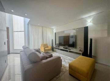 Casa · 333m² · 3 Quartos · 2 Vagas · Imperdível Casa em Condomínio no Centro de Araçoiaba da Serra-SP: 3 Quartos, 1 Suíte, 3 Salas, 3 Ban