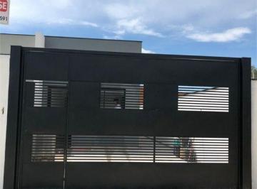 Casa · 57m² · 2 Quartos · 2 Vagas · Imperdível casa à venda no Centro de Salto de Pirapora-SP: 2 quartos, sala, banheiro, 2 vagas de gar