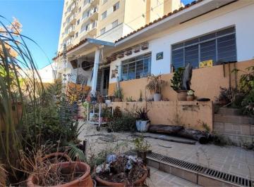 Casa · 250m² · 5 Quartos · 3 Vagas · Casa de 5 quartos com suíte e 3 vagas de garagem na Vila Hortência, Sorocaba-SP, com 250m² de área.