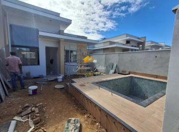 Foto 01 · CASA LINEAR 3 QUARTOS SENDO 1 SUÍTE E PISCINA A VENDA NO BAIRRO EXTENSÃO DO BOSQUE EM RIO DAS OSTRAS