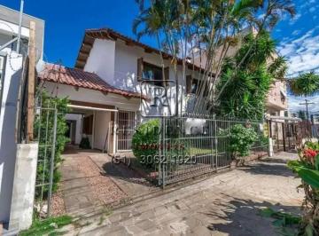Foto 01 · Aluguel de Casa Espaçosa com 3 Quartos e 4 Vagas de Garagem em Santana, Porto Alegre-RS